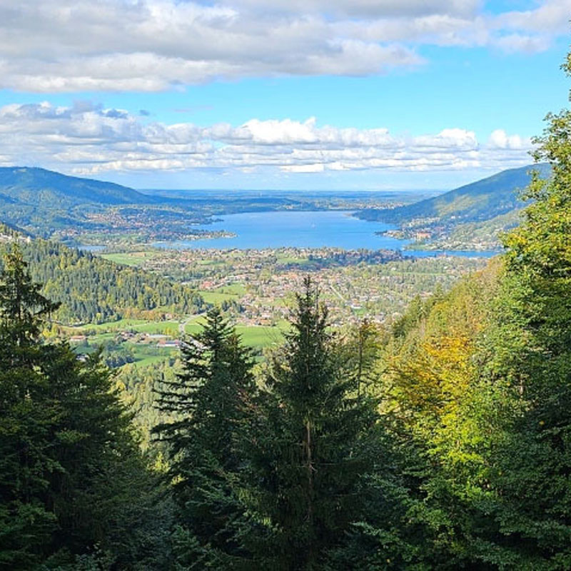Aussicht vom Hof auf den See