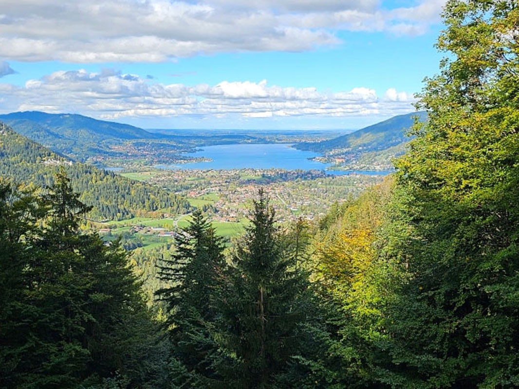 Aussicht vom Hof auf den See